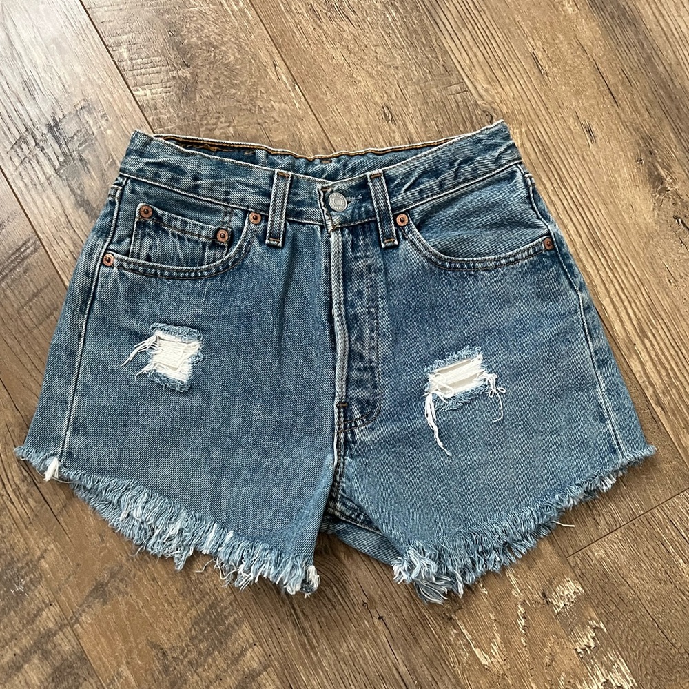 Sold❤️Levi’s 501 cut off Jean shorts